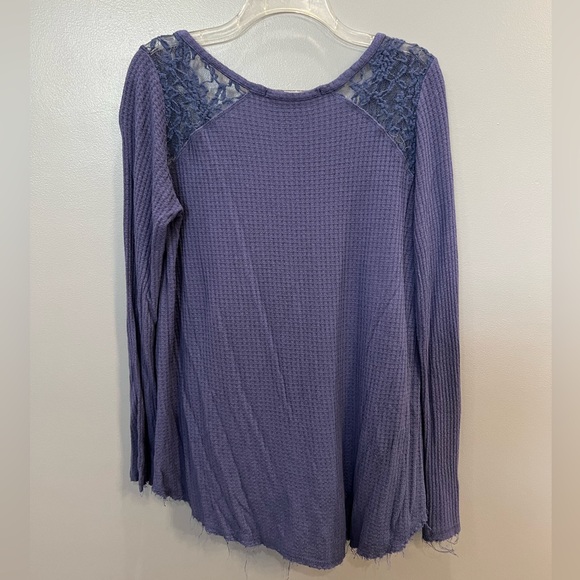 Women's Waffle Knit Blouse with Lace Design - Picture 5 of 6